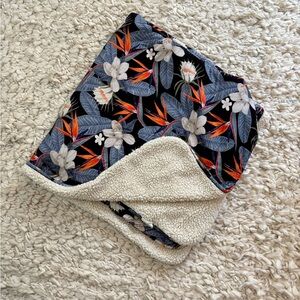 Muse Threads bamboo and Sherpa blanket cool tropics